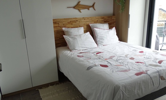 Tourbes House | Pézénas, very nice garden apartment, 4 people max, swimming pool, shops