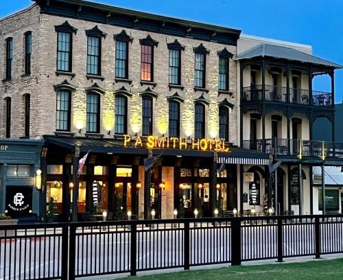 Navasota Hotel | PA Smith Hotel