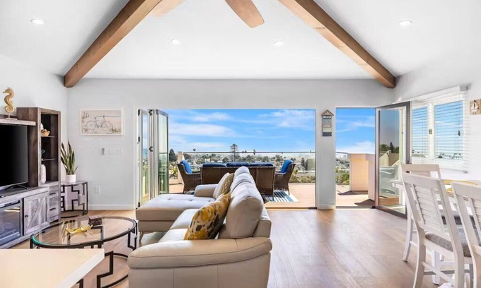 Ventura House | Pacific Combo Homes W/Ocean Views, Patios, 5 Min Walk To Downtown