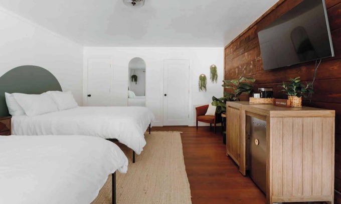 Packwood Hotel | Packwood's Woodsy Room