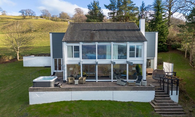 Windermere House | PADDOCK HOUSE, pet friendly, character holiday cottage in Ambleside