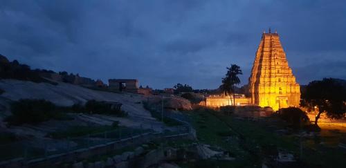 Hampi Bed & Breakfast | Padmaa Hampi Villa