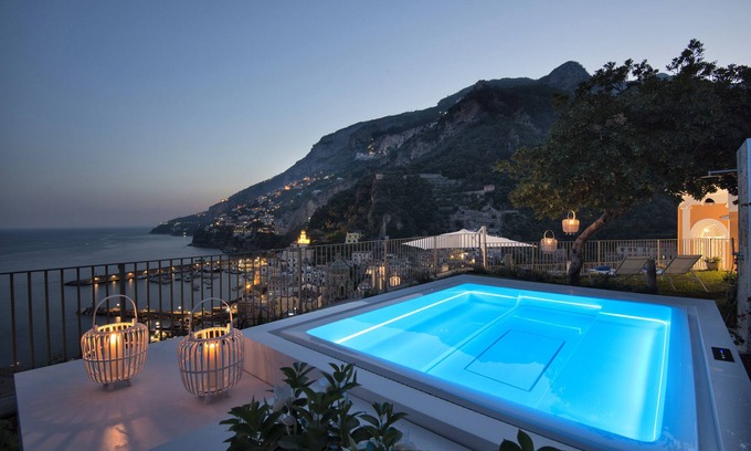 Amalfi Villa | Palazzo della Storia with Sea View, Jacuzzi, Terraces, Breakfast and Aircon