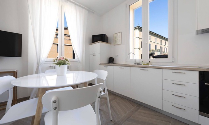San Donato-San Vitale Apartment | Palazzo Pedretti 102, Brand New Apt Close To Centre By Halldis