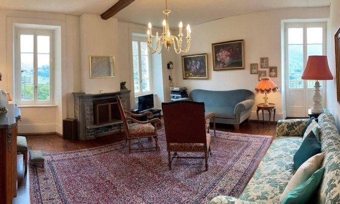 Castel San Pietro House | Palazzo Petraglio - spacious holiday home