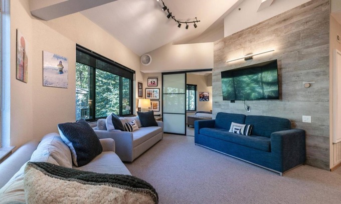 Olympic Valley Condo | Palisades Tahoe Lodge: Newly Upgraded Ski-in/out 1 BR condo/full kitchen