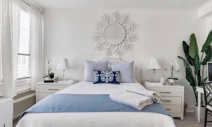 Palm Beach - West Palm Beach Apartment | Palm Beach Chic Studio-kitchenette,pool,AC,fast WiFi,free parking,walk to beach