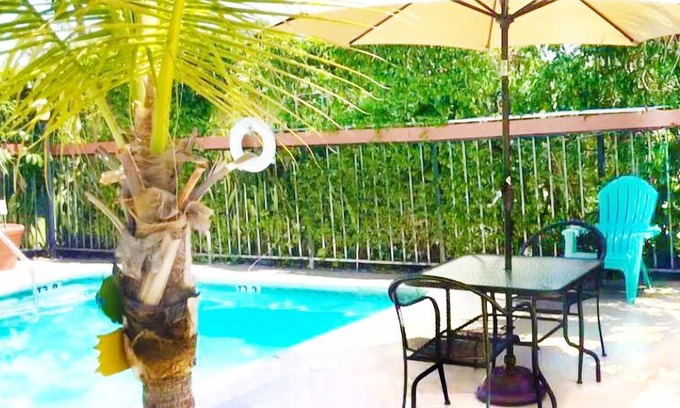 Lake Worth Hotel | Palm Breeze Hotel