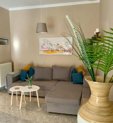 Alexandroupoli Apartment | Palm Leaf
