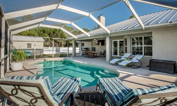 Vero Lake Estates House | 🍹🌞 Palm Paradise! Heated Pool, Lanai with TV, Grill, & Fenced Yard!