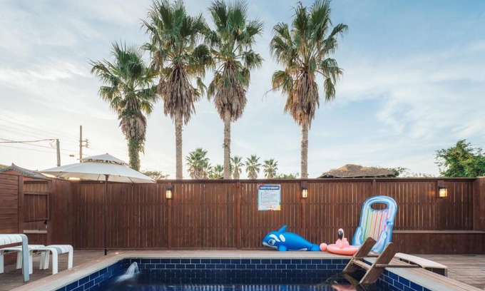 Aewol House | Palm Spa Pool Villa