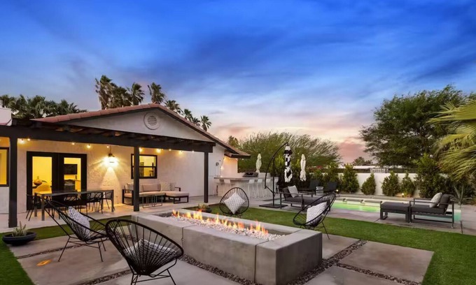 Racquet Club South House | Palm Springs Pool Home - Spa + Family Retreat