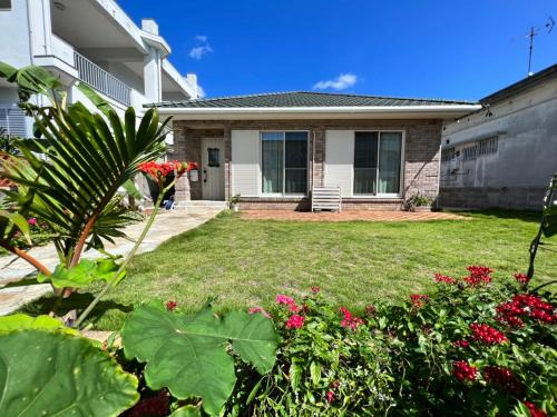 Taketomi-jima Taketomi-cho House | palm tree