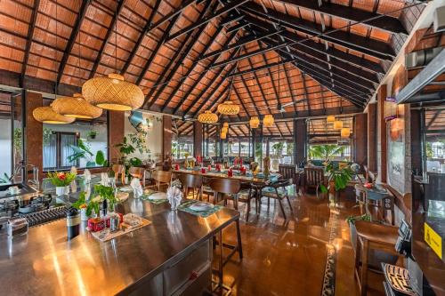 Alappuzha House | Palm Villa A private beach sanctuary