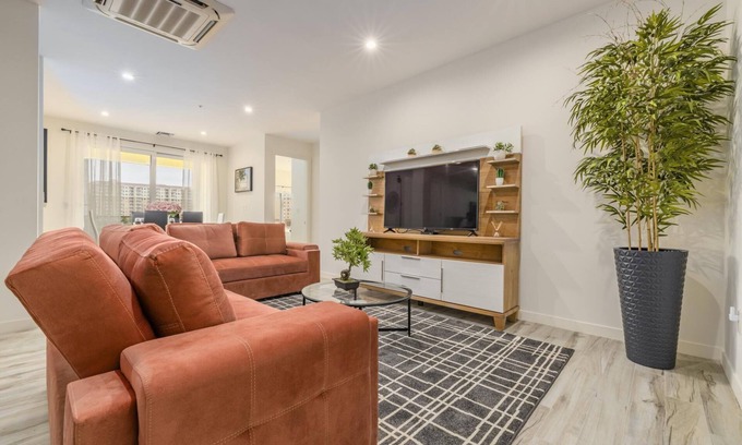 Palm Beach Condo | PalmBeach 3BR2BA Condo Close 2 Beach & Attractions