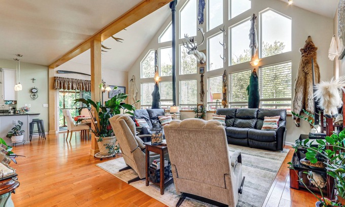 Butte House | Palmer Getaway w/Mountain Views & Fire Pit!