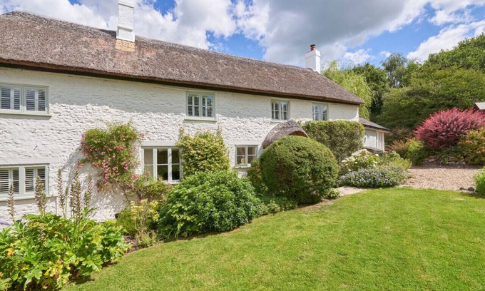 Axminster House | Palmers Cottage - Three Bedroom House, Sleeps 6