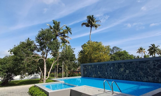 Alappuzha Hotel | Palmgrove Lake Resort