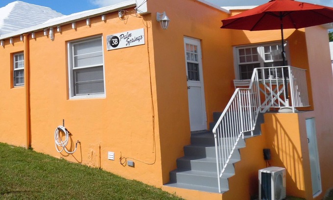 Southampton Apartment | PalmSprings Accommodations - 1 Bedroom Apt., Near Horseshoe Bay