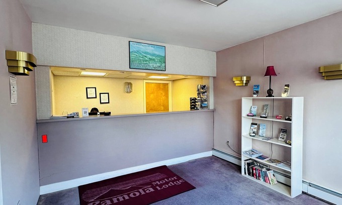 Sherman Station Hotel | Pamola Motor Lodge