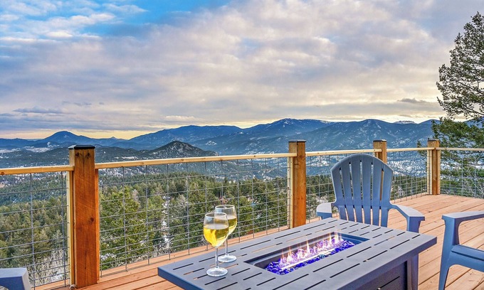Bailey House | Panaromic Mountain Views, Hot tub, Geodesic Dome, Game room!