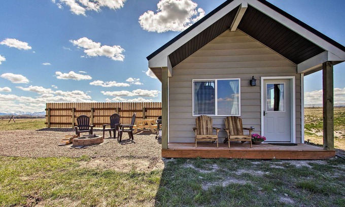 Augusta Cabin | Pano Views! Custom Cabin on Rocky Mountain Front