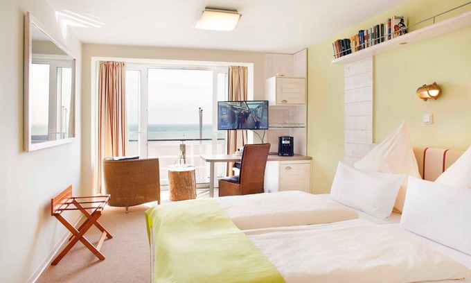 Helgoland House | Panorama double room with lake view - Hotel Rickmers Insulaner