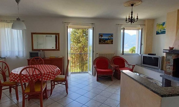 Porto Valtravaglia Apartment | Panorama mit Aussicht auf dem See