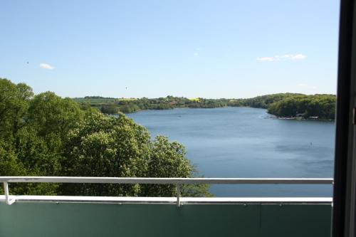Bad Segeberg Apartment | Panoramablick über den See