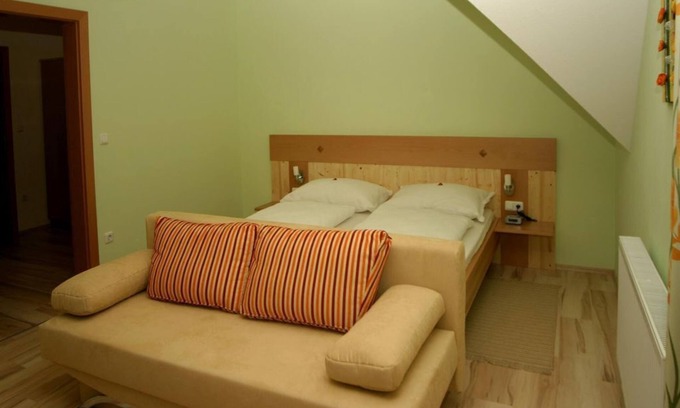 Loipersdorf bei Fuerstenfeld Apartment | Panoramazimmer - Gästehaus Waldpanorama