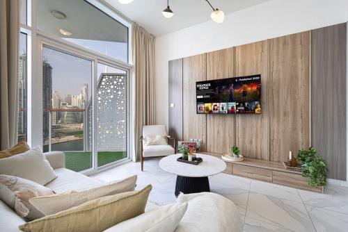 Business Bay Apartment | Panoramic! Burj Khalifa and Canal View!