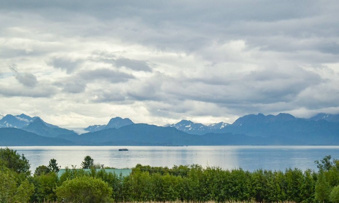 Kachemak House | Panoramic Ocean and Mountain Views! '26 Summer Open!