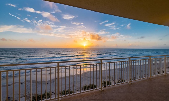 Ortona Condo | Panoramic Oceanfront Condo 3 Bed/3 Bath