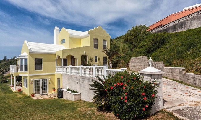 Southampton House | Panoramic Private Beachfront Home with Breathtaking Views