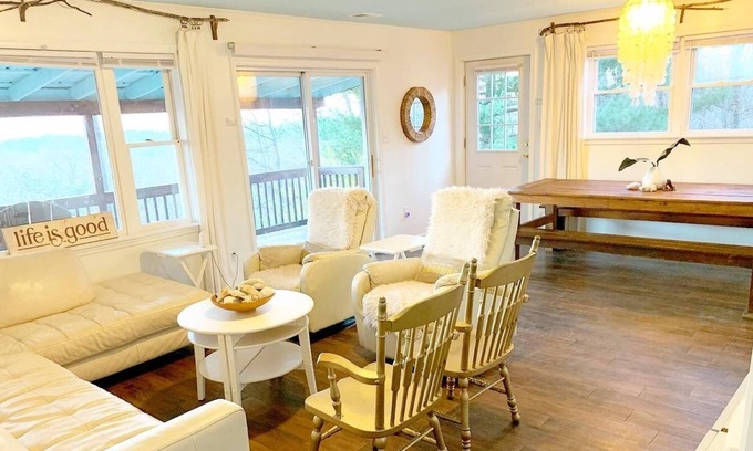 Front Royal House | Panoramic Shenandoah Valley Views