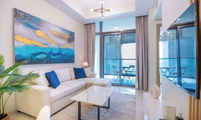 Sheikh Zayed Road Apartment | Panoramic Views - Business bay Sleeps 6
