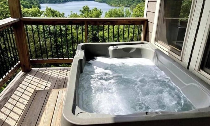Eagle Rock House | Panoramic Views of Table Rock Lake!