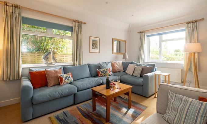 Aldeburgh Cottage | Pantiles - sleeps 7 guests in 4 bedrooms