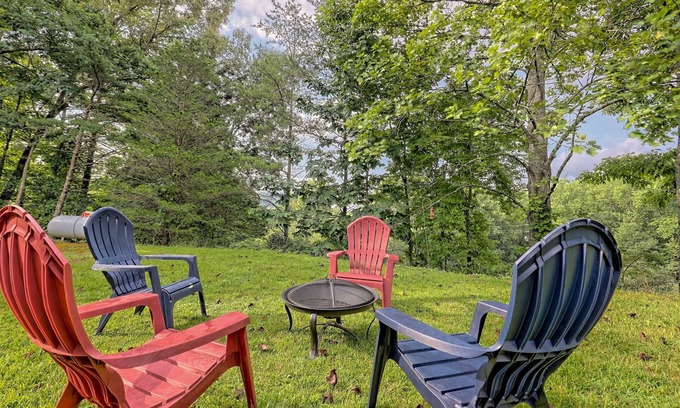 Mountain City House | Papa's Place | 10 min Black Rock Mountain | Peaceful & Private | Dogs Welcome!
