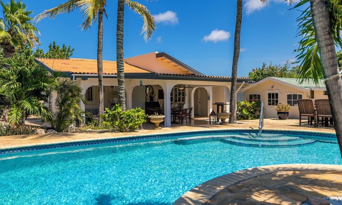 Paradera Villa | Paradera Paradise - your ultimate 4-bedroom getaway