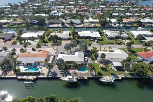 Key Royale House | Paradisaical Enclave 5 Star Private Canal Dock Pool Family Fun