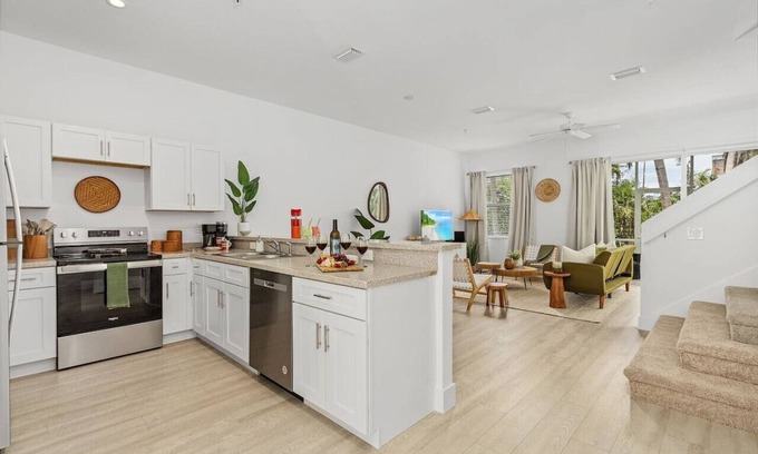 Iona House | Paradise at Hidden Palms Cove