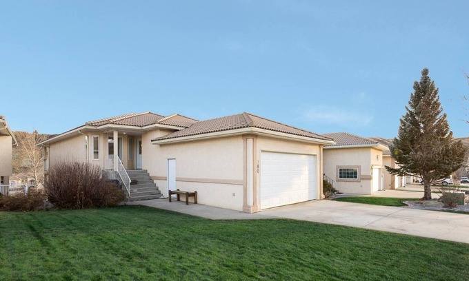 Lethbridge Condo | Paradise Canyon Golf Resort - Signature Walkout Condo 380