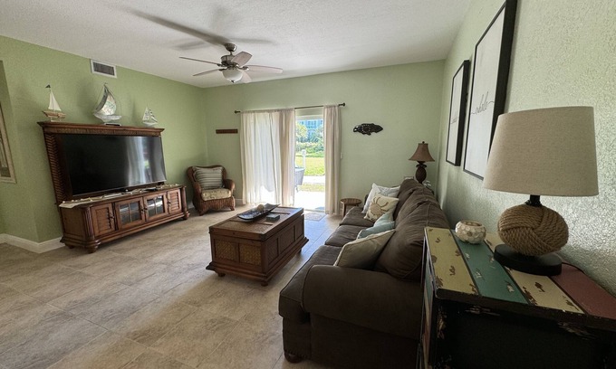 Bimini Islands Condo | Paradise Found! Cozy 2-bedroom condo with AC and WiFi in fabulous Bimini Bay