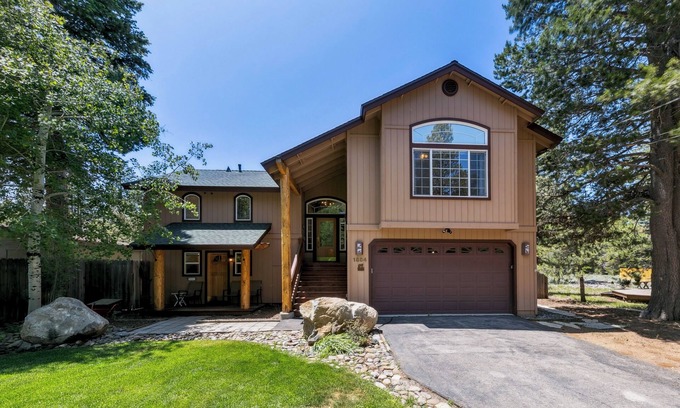 Tahoe Paradise House | Paradise in the Pines: Hot Tub, BBQ, Pet Friendly