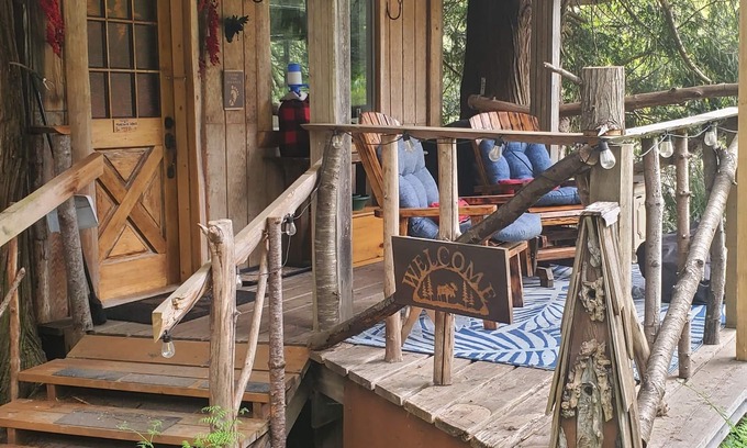Laidlaw Cabin | Paradise on the Mighty Fraser River surrounded by woodland gardens.
