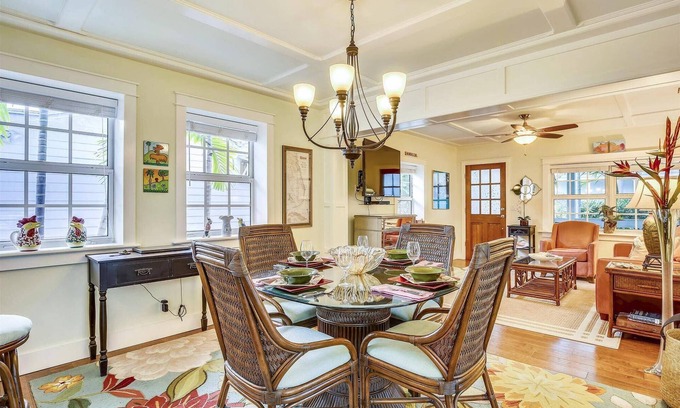 Old Town House | Paradise Palms by AvantStay | Great Location w/Outdoor Dining, BBQ