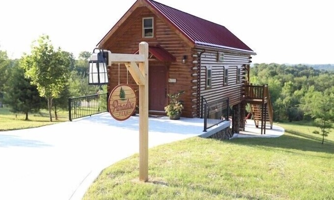 Millersburg Cabin | Paradise Peak “Hummingbird”Cabin With Jacuzzi Tub