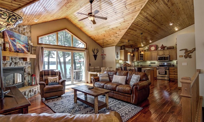 Holcombe Cabin | Paradise Point on Lake Holcombe!