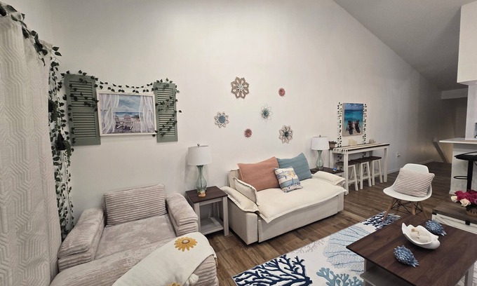 La Cita Apartment | Paradise Villa- Resort style Condo w/Pool & outdoor BBQ